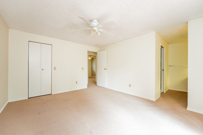 Building Photo - Charming 4 bed, 2.5 bath Lynnwood Home, $3...