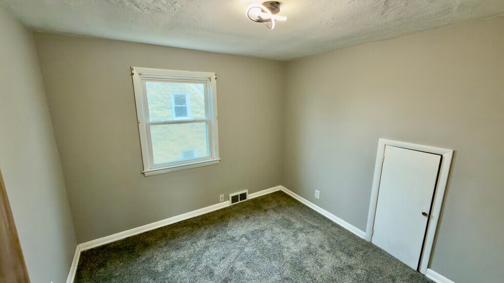 Building Photo - 4383 S 5th Pl