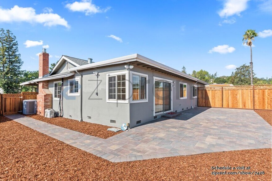 Building Photo - Unit