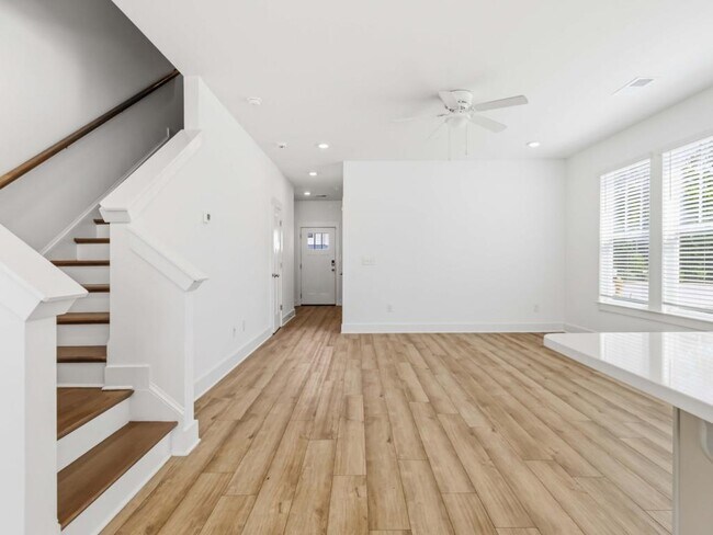 Building Photo - 105 Cobden Ct
