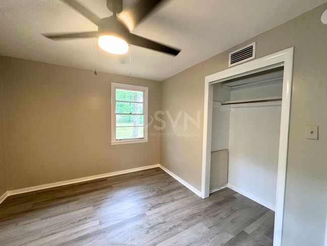 Building Photo - 1104 Garland Dr