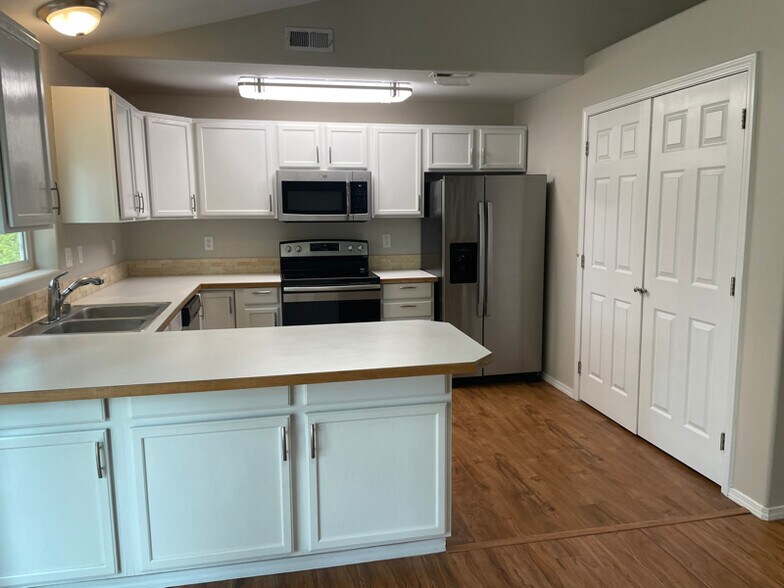 Building Photo - 4884 Thrush Ln