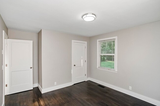 Building Photo - 2129 Crystal Dr