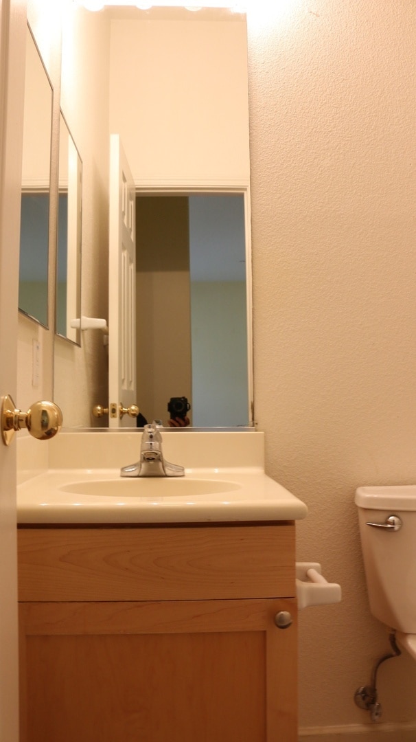 Building Photo - Excellent 2 Bed 2 Bath Town Home