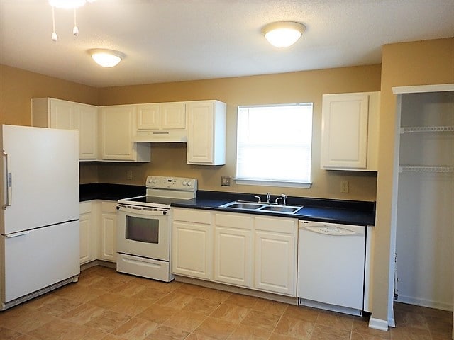 Building Photo - 15080 Fawn Hollow Ln
