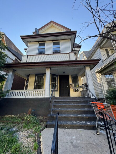 Building Photo - 807 S 13th St