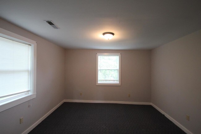 Building Photo - 215 Murray St