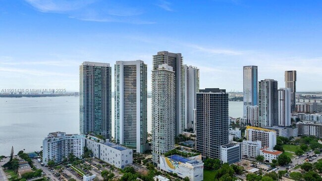 Building Photo - 650 NE 32nd St