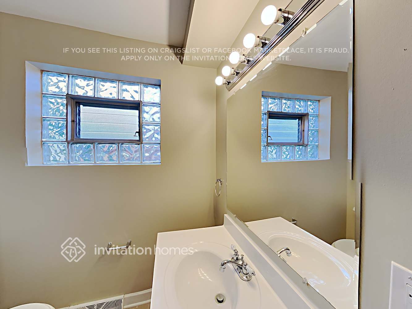 Building Photo - 6218 W 92nd St