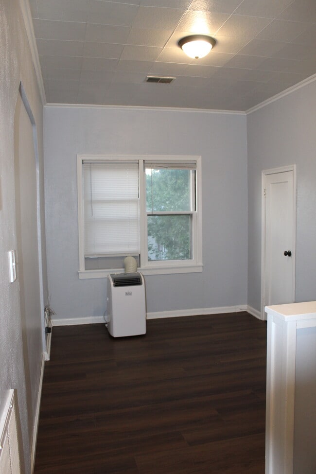 Building Photo - 396 Van Buren Ave