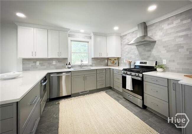 Building Photo - 1092 West Lake Dr