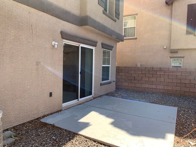 Building Photo - 3 Bedroom House in gated community