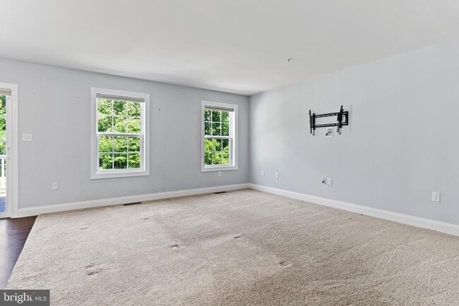 Building Photo - 2744 Post Dr