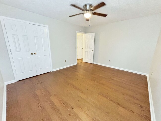 Building Photo - Modern 3BR/2.5BA Home in Prime Acworth!