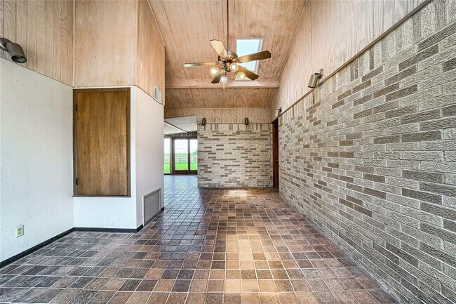 Building Photo - 801 Fm 971