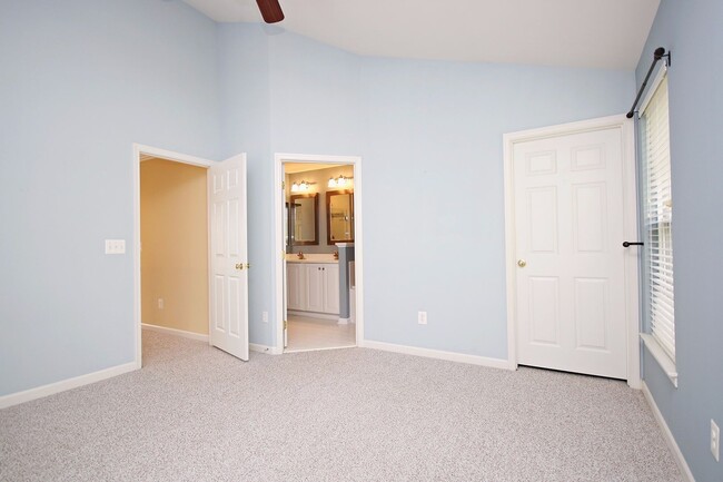 Building Photo - Cherry Hill Townhouse, Short Drive From UVA