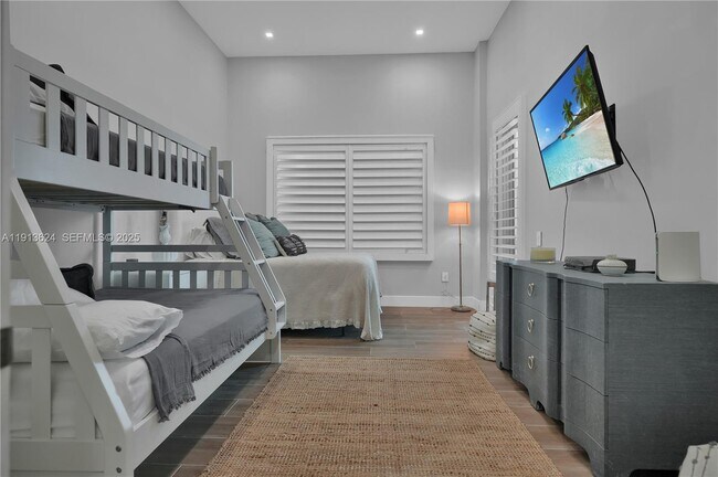 Building Photo - 5555 Collins Ave