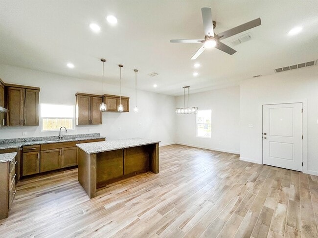 Building Photo - 5008 Rotonda Ln