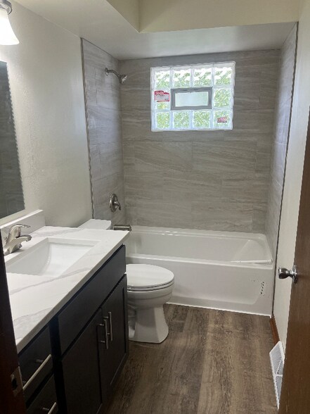 Building Photo - 2 S Grand Ave