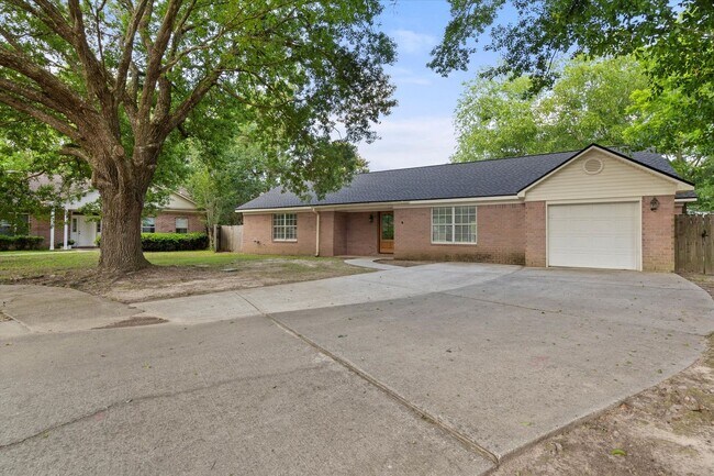 Building Photo - East Fairhope Full Brick