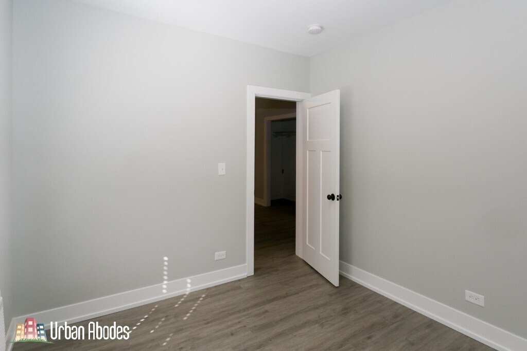 Building Photo - 705 W Brompton Ave