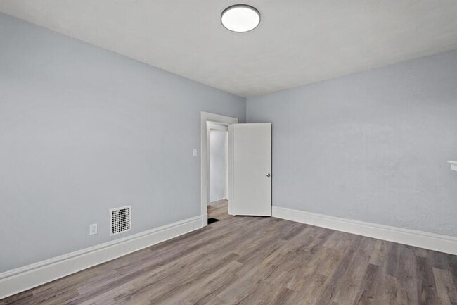 Building Photo - 138 Linnview Ave