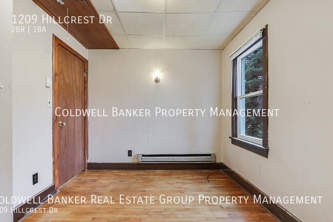 Building Photo - 1209 Hillcrest Dr