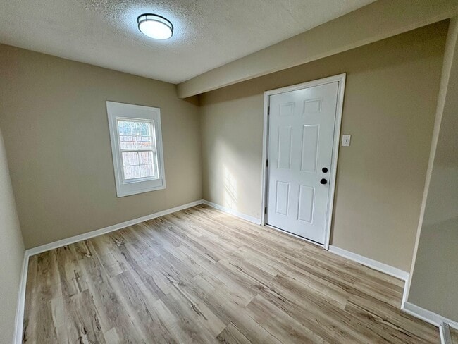 Building Photo - 6120 E 24th St