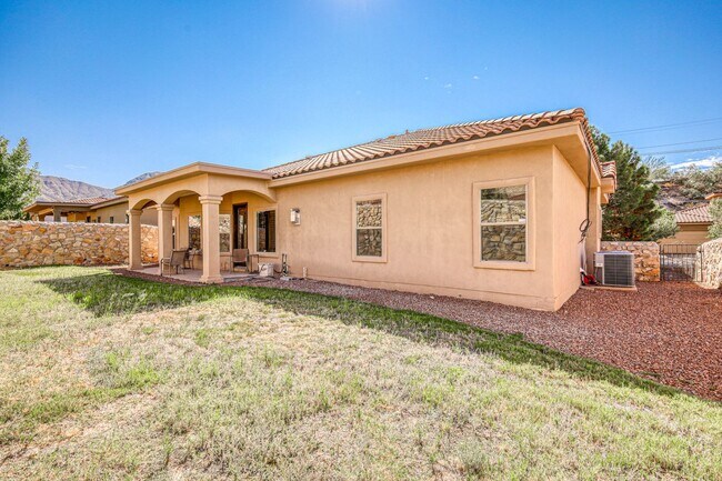 Building Photo - Westside area for Short Term Rental (Compl...