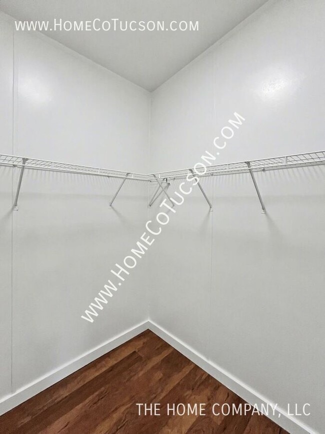 Building Photo - 5840 E Dakota Rd