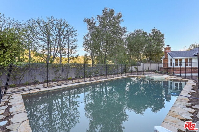 Building Photo - 17620 Camino De Yatasto