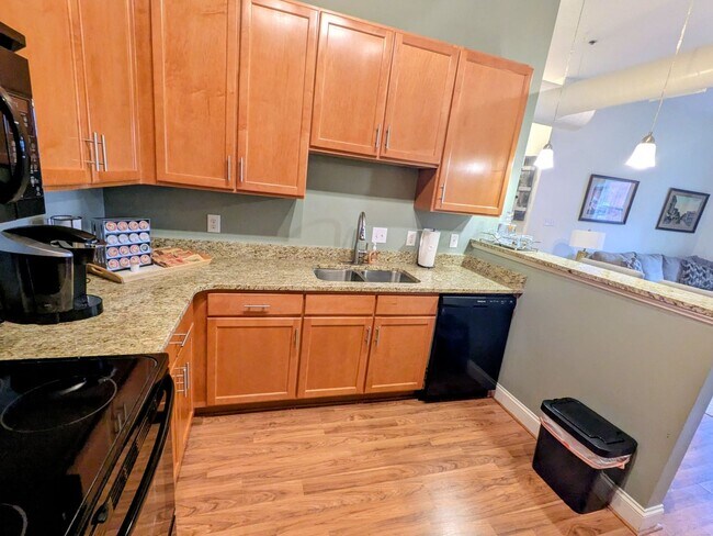 Building Photo - 220 W Market St