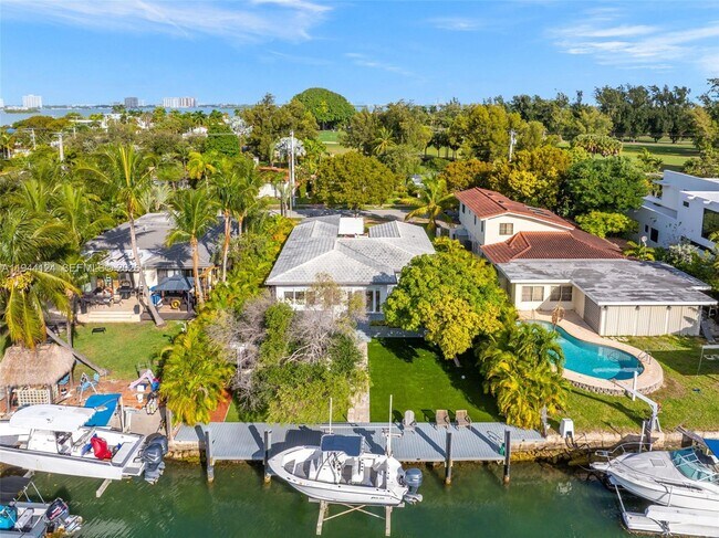 Building Photo - 950 S Shore Dr