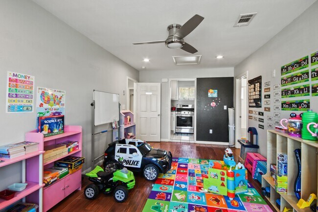 Building Photo - 5302 Treaschwig Rd