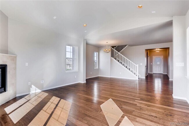 Building Photo - Elegant and spacious home with mountain vi...