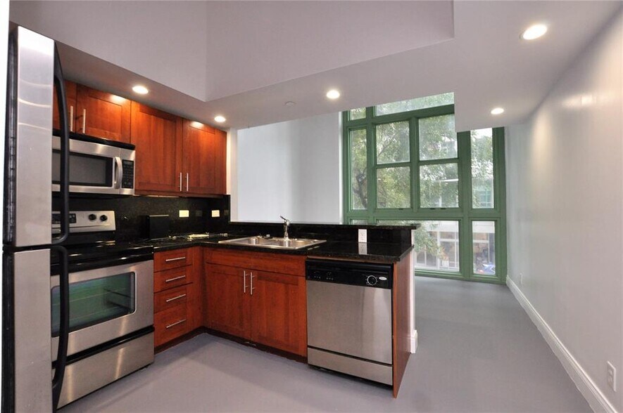 Building Photo - 101 E Flagler St