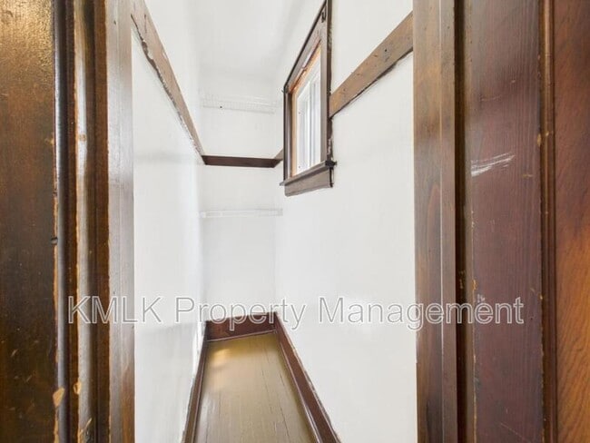Building Photo - 661 Patterson Ave