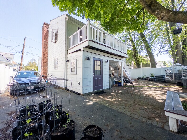 Building Photo - 115 Bellvale St
