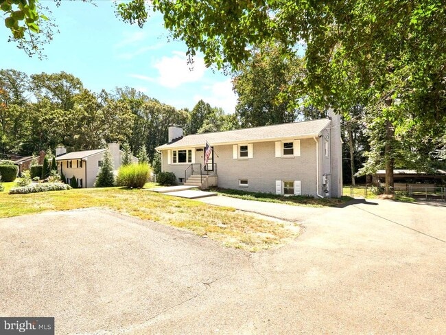 Primary Photo - 11929 Waples Mill Rd
