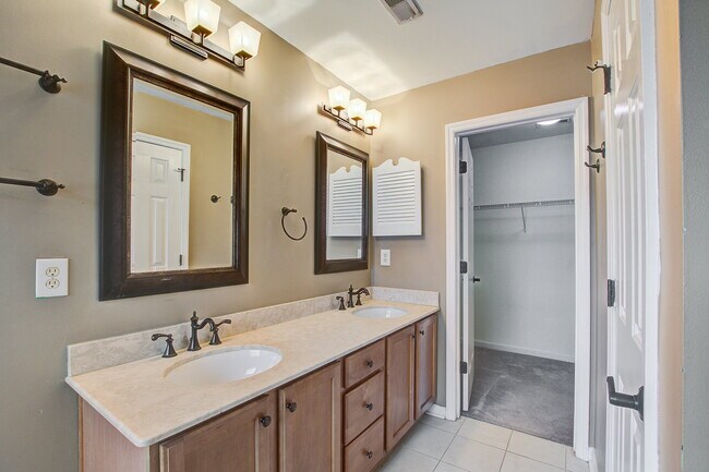 Building Photo - 5421 Red Tip Ln