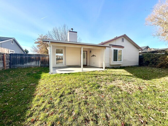 Building Photo - 4650 N Date Palm Ave