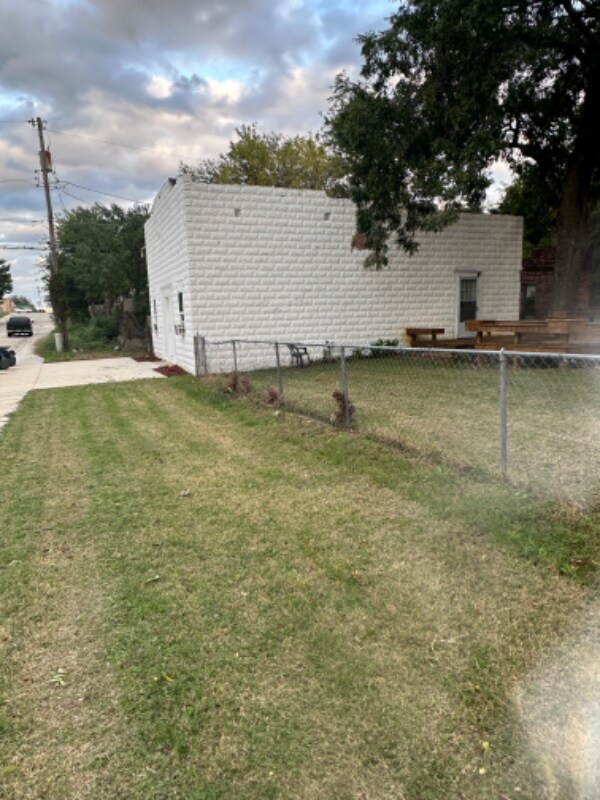 Building Photo - 1608 E Jasper St