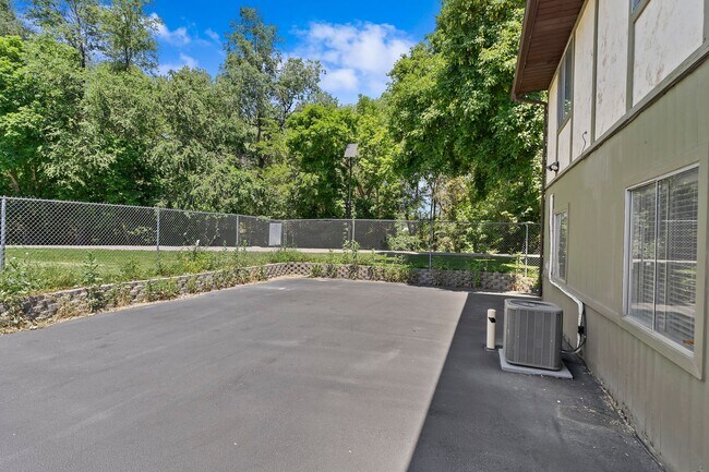 Building Photo - 715 N 1050 W