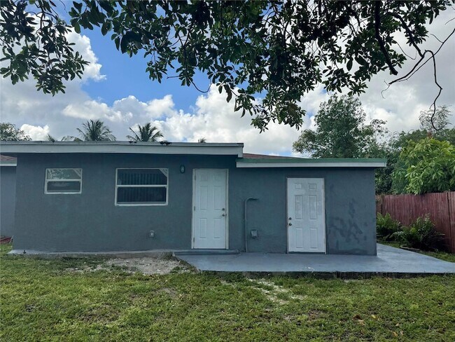 Building Photo - 6471 SW 27th Street