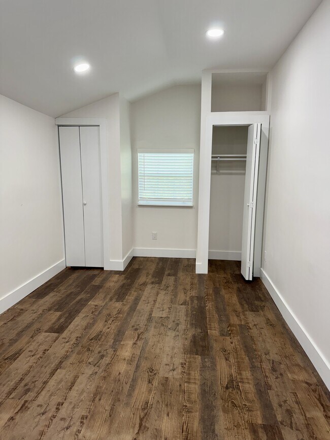 Building Photo - 740 Finn Long Rd