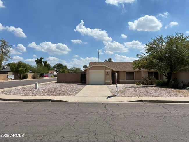 Building Photo - 3233 W Mohawk Ln