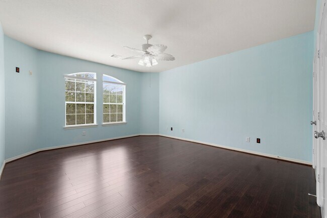 Building Photo - Spacious 6-Bedroom Rental with Game Room, ...