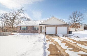 Building Photo - Beautiful 3 Bedroom, 2 Bathroom Home in No...