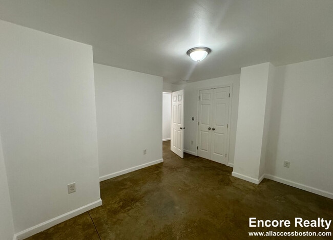 Building Photo - 72 Frankfort St