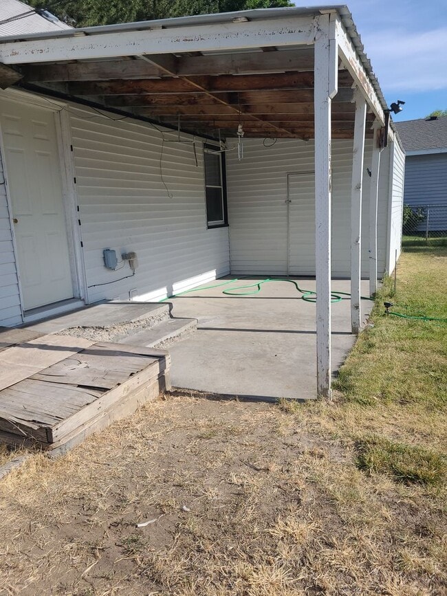 Building Photo - Ephrata House with Garage & Fenced Yard